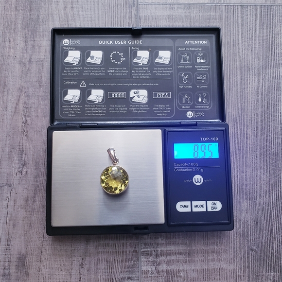 Vintage Sterling Silver Green Peridot Pendant - Picture 10 of 10